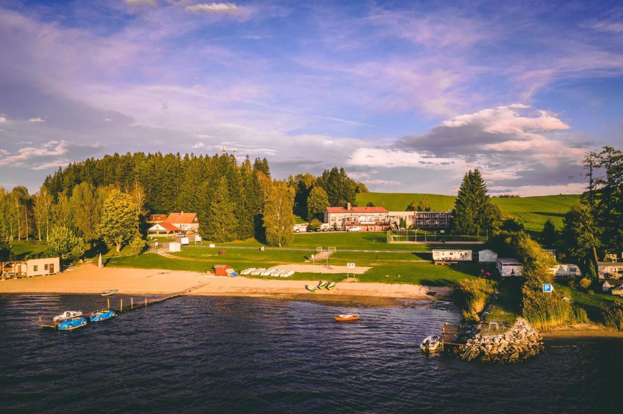 Hotel Racek Černá v Pošumaví Kültér fotó