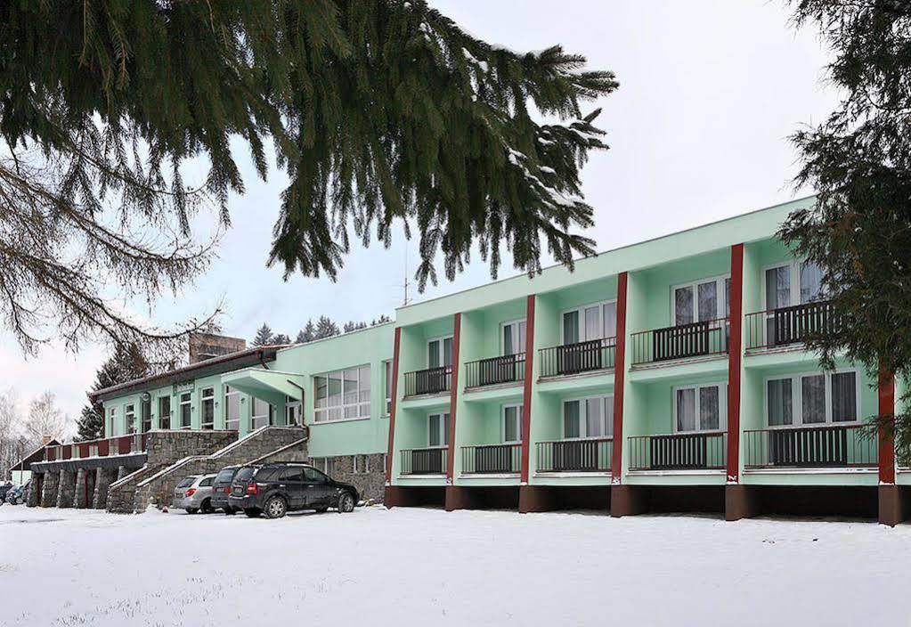 Hotel Racek Černá v Pošumaví Kültér fotó
