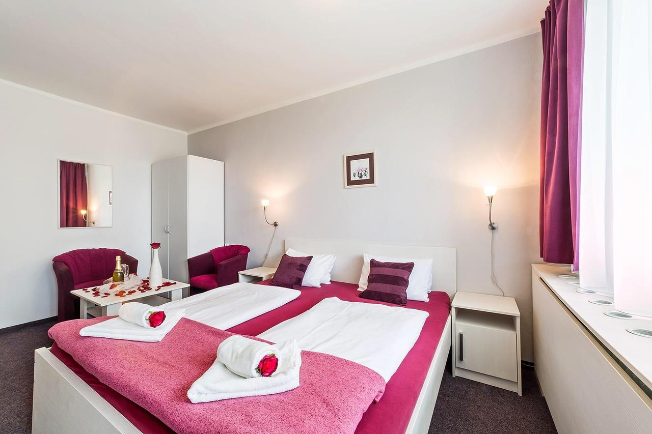 Hotel Racek Černá v Pošumaví Kültér fotó