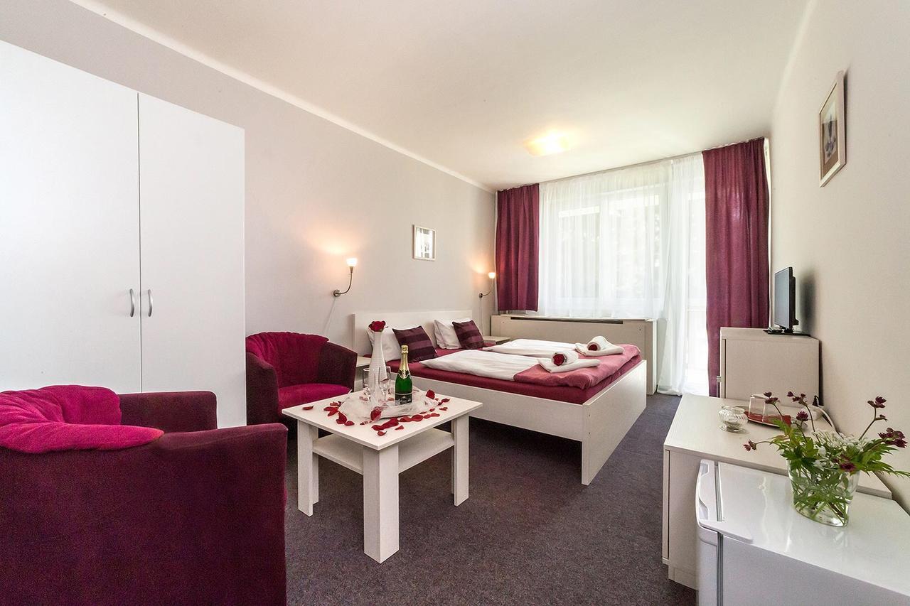 Hotel Racek Černá v Pošumaví Kültér fotó