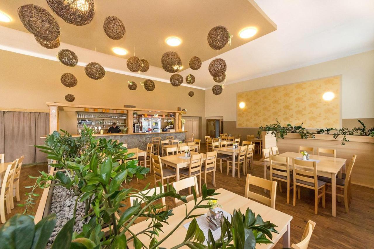 Hotel Racek Černá v Pošumaví Kültér fotó