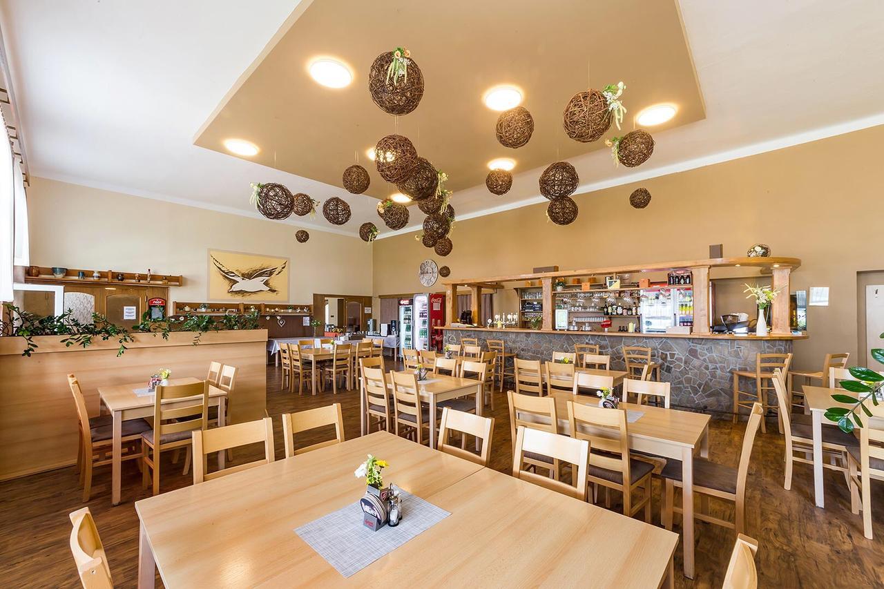 Hotel Racek Černá v Pošumaví Kültér fotó