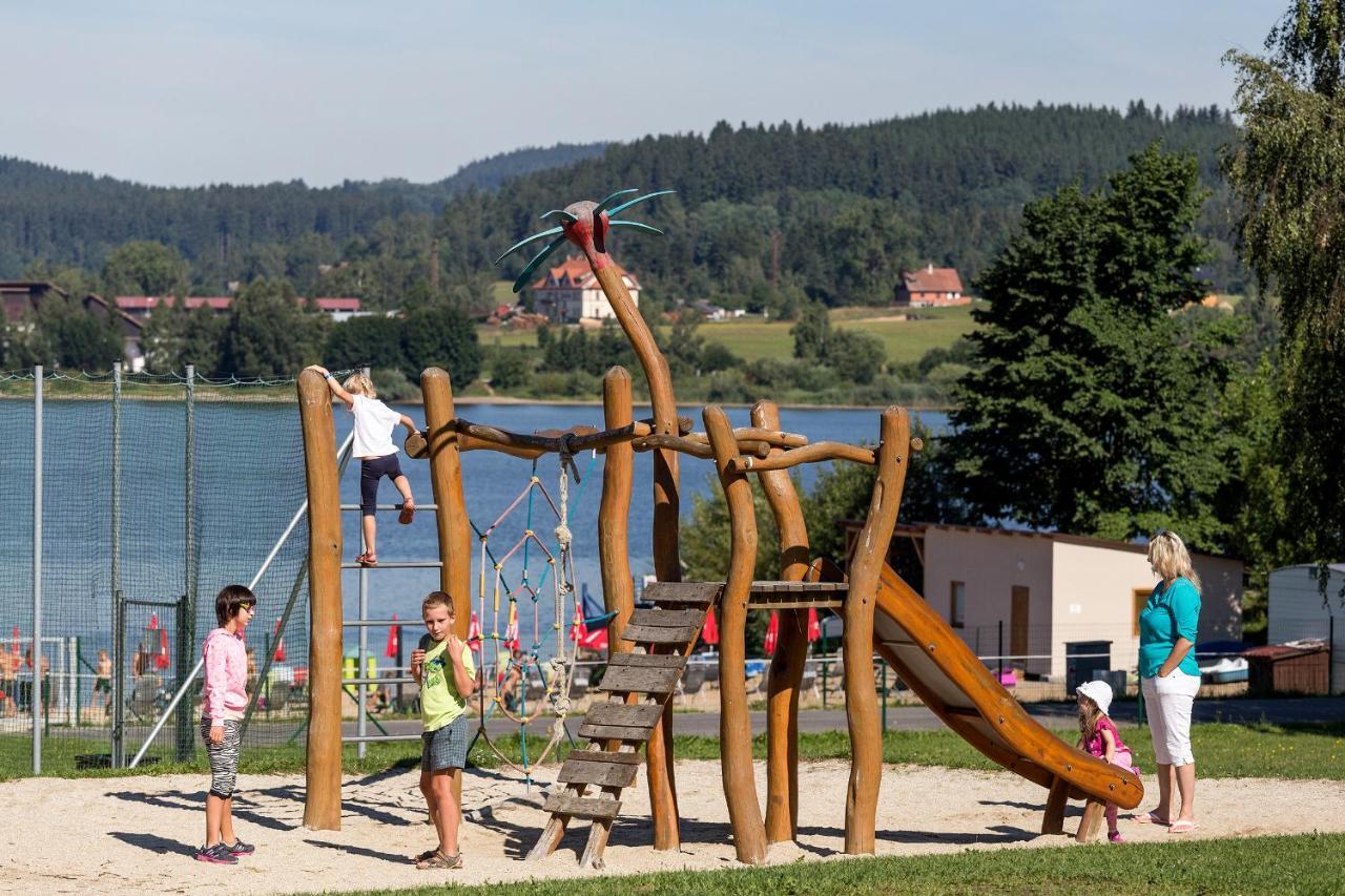 Hotel Racek Černá v Pošumaví Kültér fotó