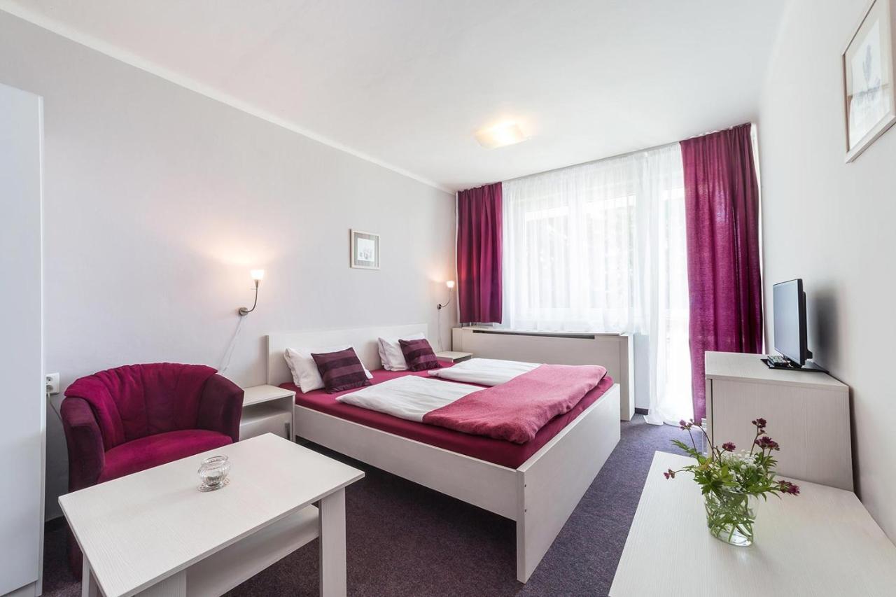 Hotel Racek Černá v Pošumaví Kültér fotó