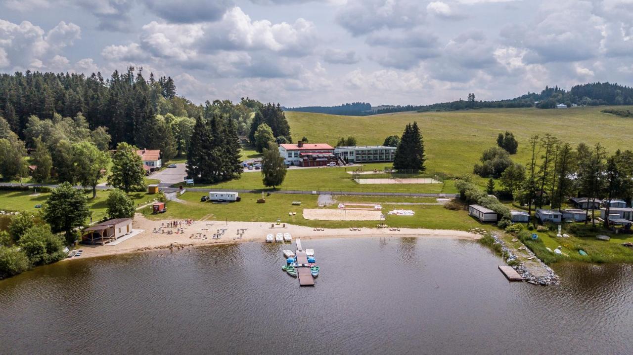 Hotel Racek Černá v Pošumaví Kültér fotó