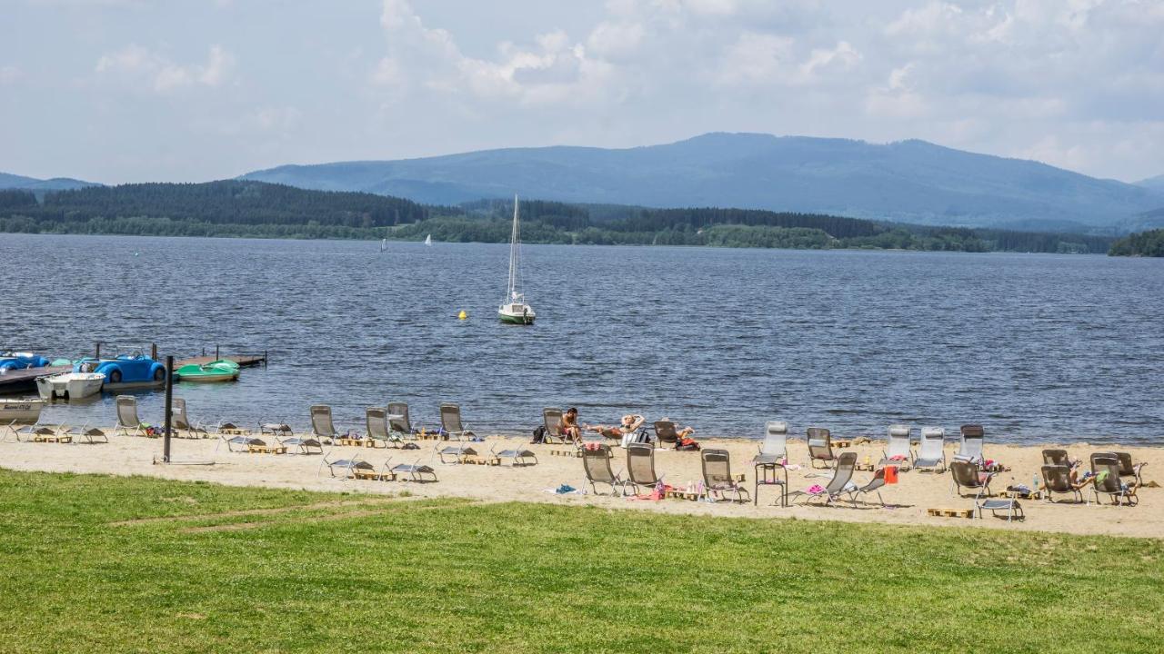 Hotel Racek Černá v Pošumaví Kültér fotó
