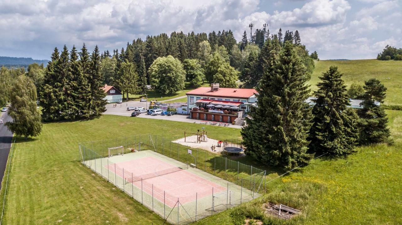 Hotel Racek Černá v Pošumaví Kültér fotó